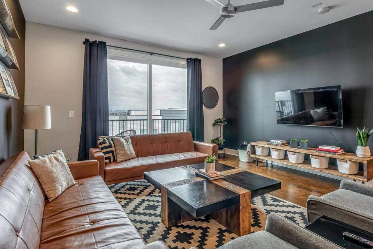 Big New And Modern With Skyline View Mural And Ping Pong Holiday home *